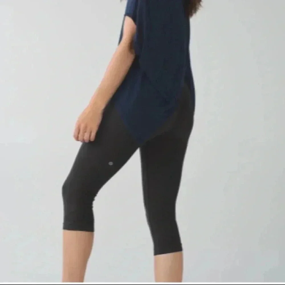 Lululemon in the flow crop 11